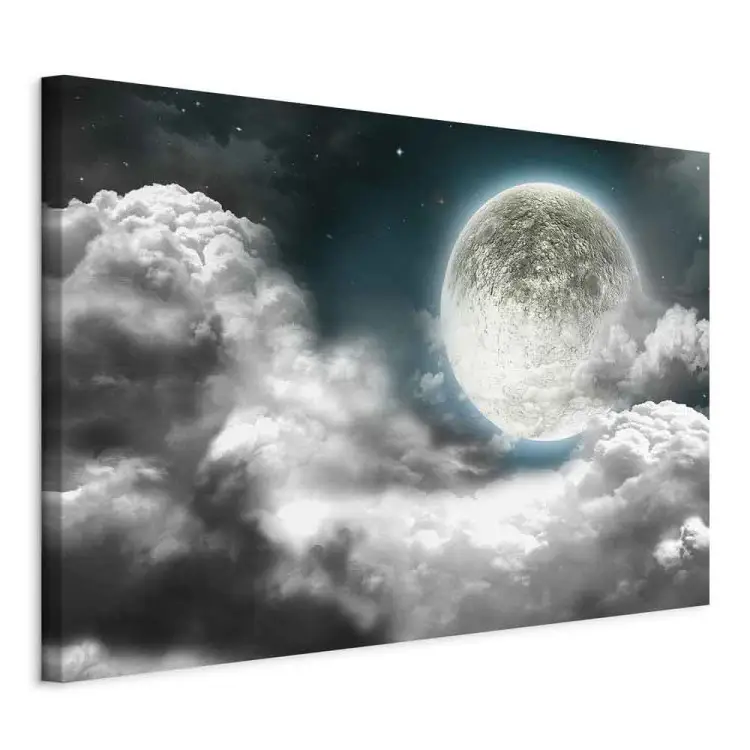 Globo plateado - nubes densas y cielo con Luna llena