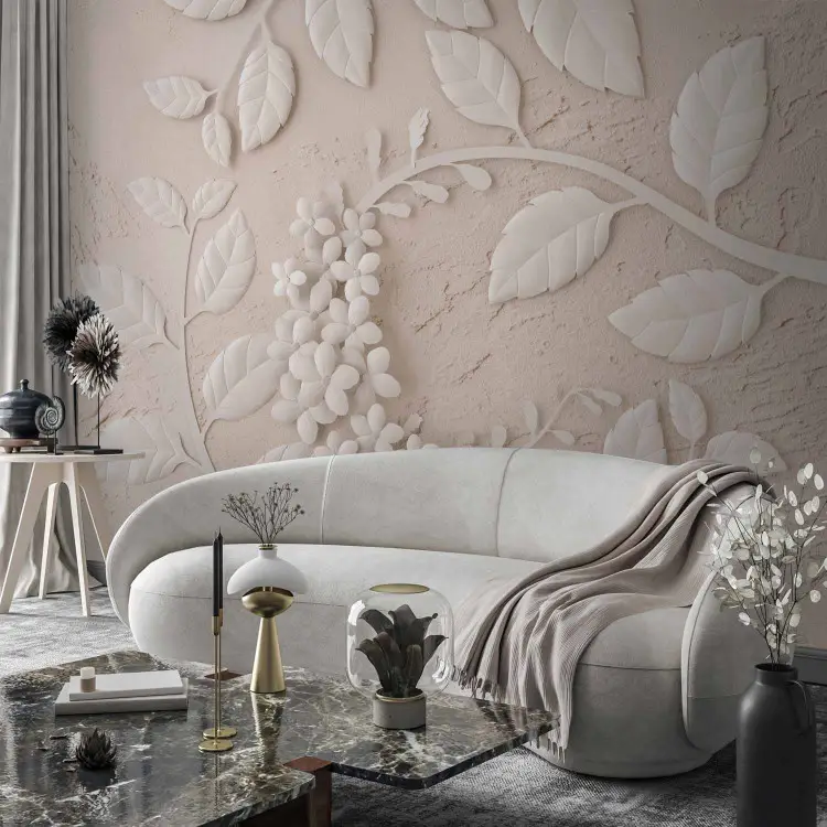 Flores de papel beige - hojas blancas sobre pared en tonos claros