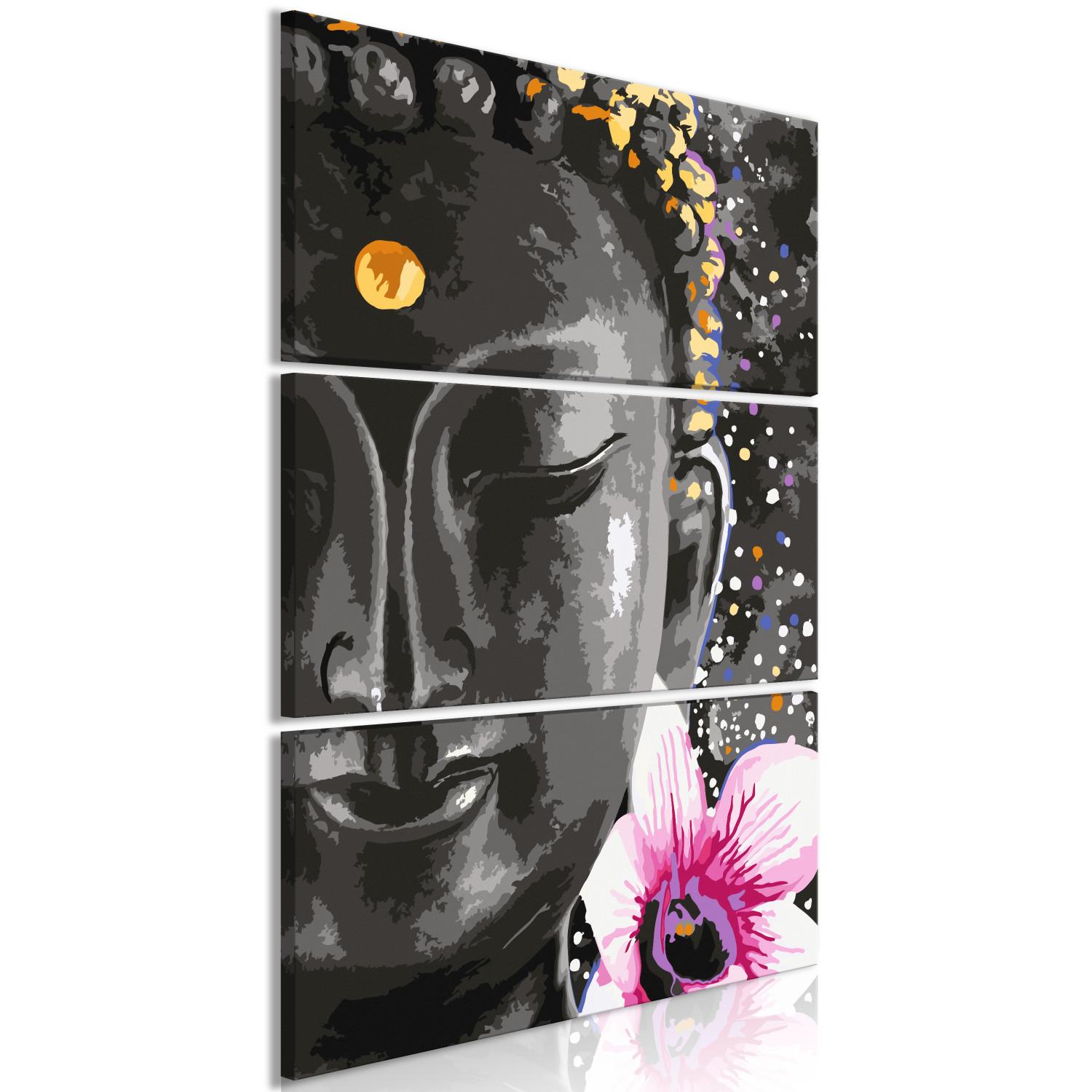 Cuadro Cara de Buda - un retrato de la deidad en gris oscuro con flor rosada