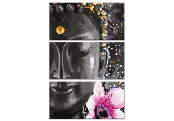 Cuadro Cara de Buda - un retrato de la deidad en gris oscuro con flor rosada