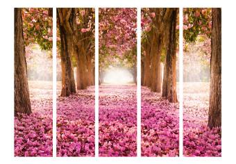Biombo barato Pink Grove II - paisaje de árboles y calles cubiertas de hojas rosadas