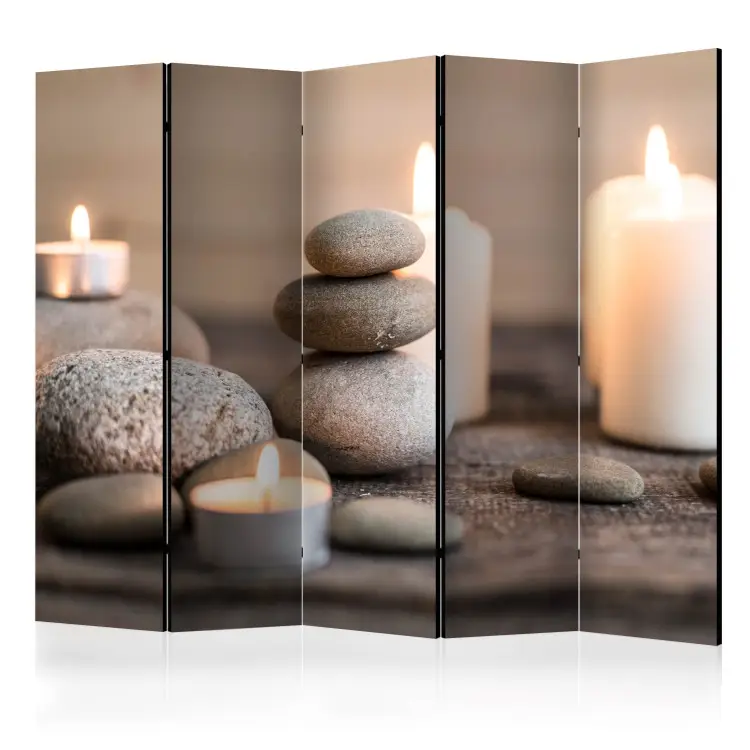 Resto II - torre de piedra entre velas en estilo oriental