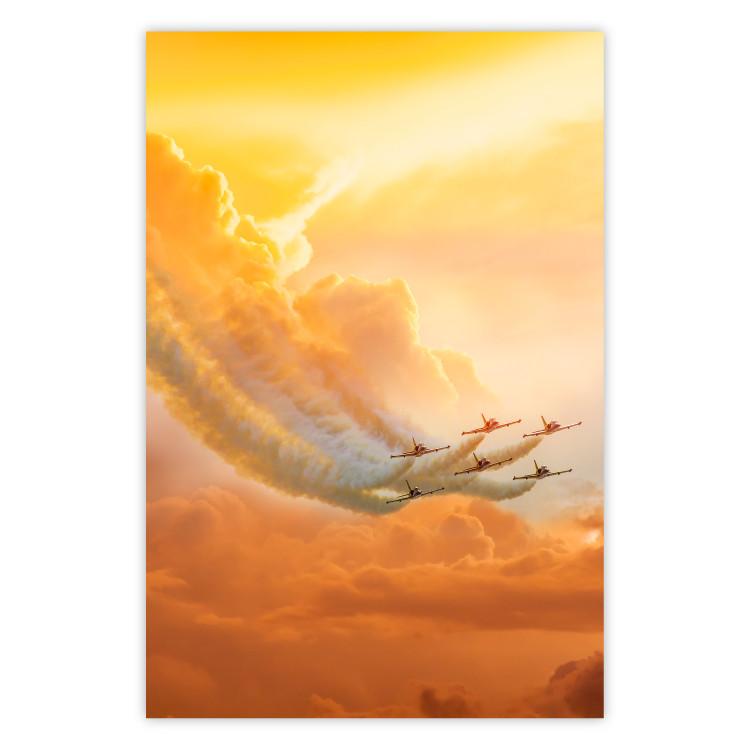 Aviones entre las nubes - vuelo entre densas nubes y cielo anaranjado
