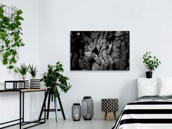 Cuadro decorativo Old Roots - foto en blanco y negro de piedras de plantas enredadas