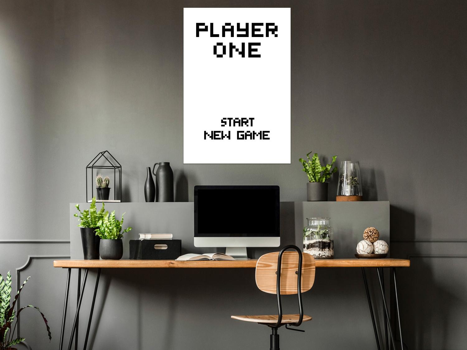 Poster Nuevo juego: composición simple blanco y negro, subtítulos inglés