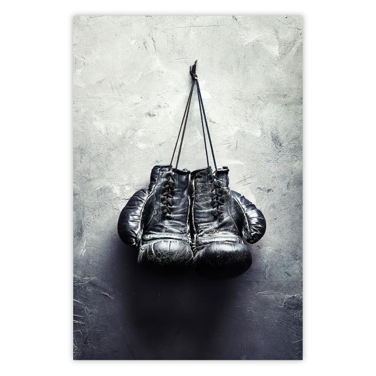 Guantes de boxeo: composición deportiva en blanco y negro estilo retro