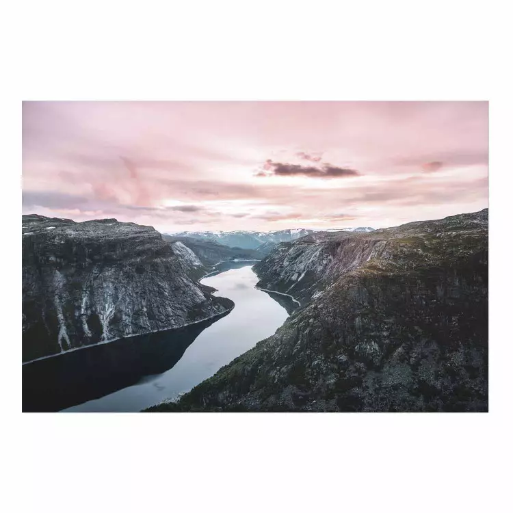 Poster Lago Ringedalsvatnet: montañas y cielo rosa