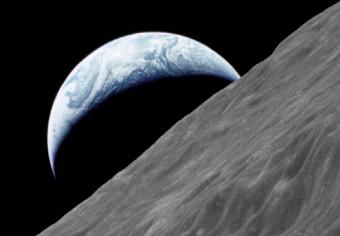 Cuadro moderno Vista de la Tierra desde la Luna - visión cósmica de planeta y espacio