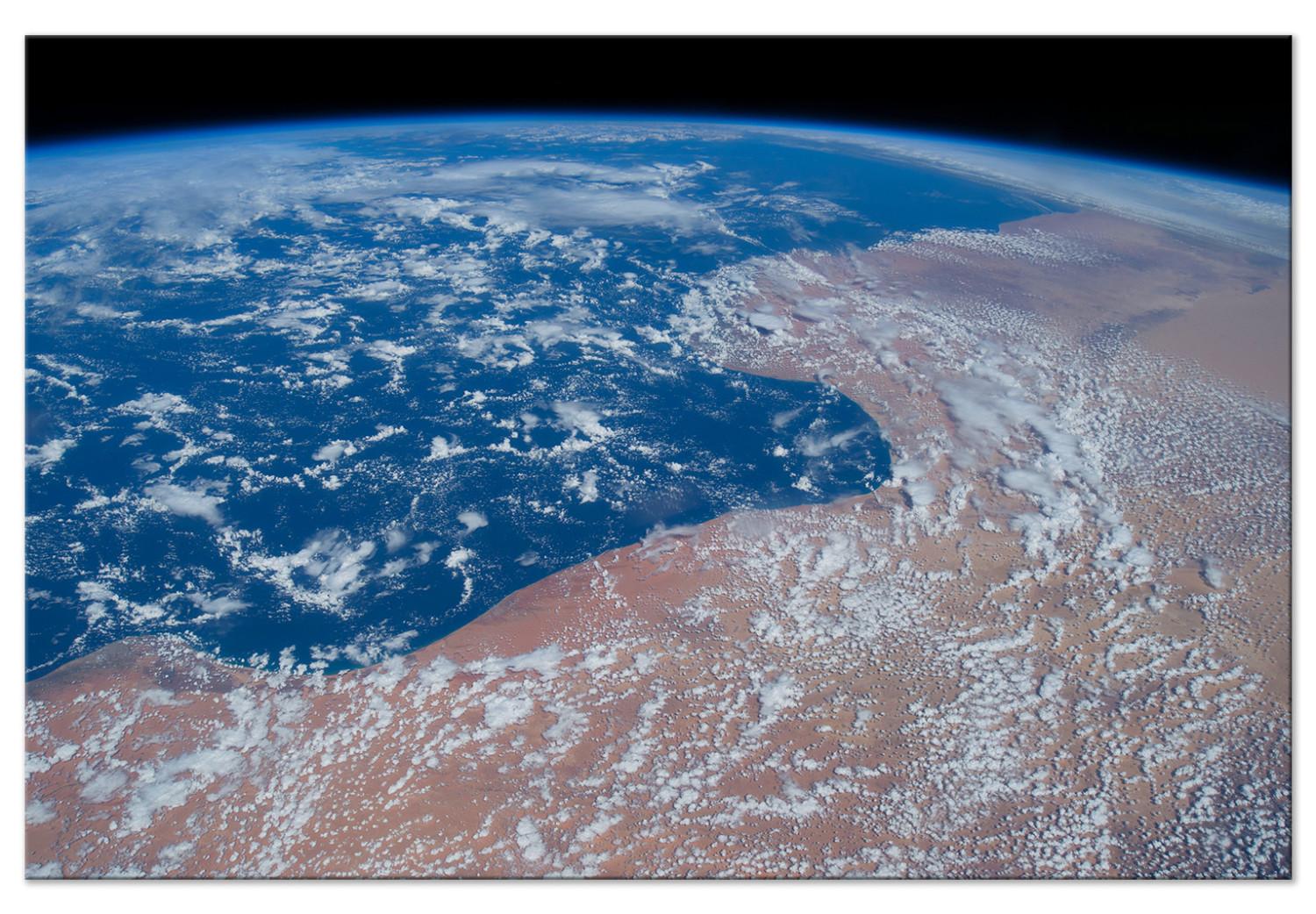 Cuadro decorativo La Tierra vista espacial - una imagen satelital del océano y la tierra