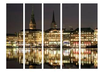 Biombo decorativo Noche en Hamburgo II (5 partes) - Arquitectura alemana al anochecer