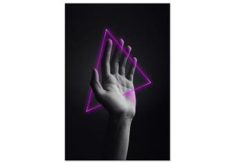 Cuadro Triángulo en la mano - figura de neón en la mano sobre un fondo negro