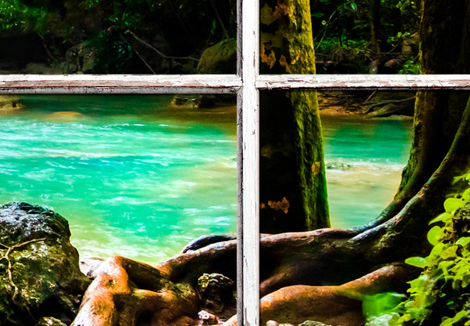 Cuadro decorativo Cascada vista desde una ventana cerrada - paisaje con agua y árboles