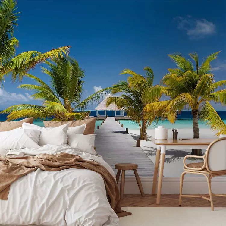 Fotomural a medida Maldivas paradisíacas - paisaje con palmas tropicales y cielo azul