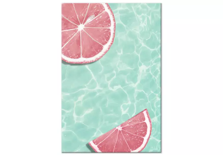 Rodajas de pomelo flotando en agua turquesa - abstracción de verano