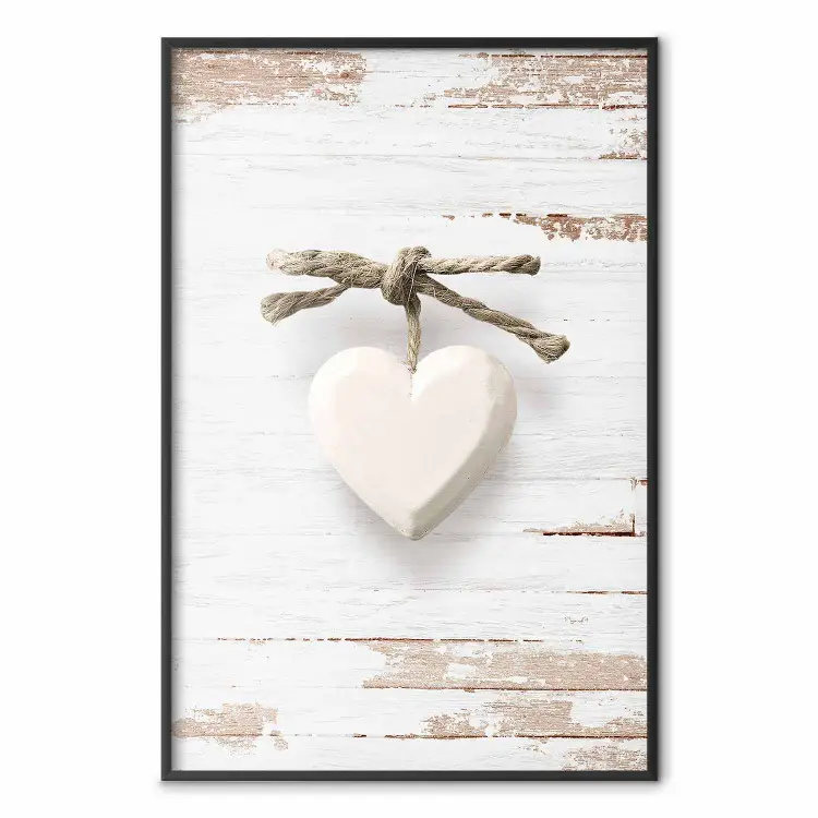 Amor entrelazado - corazón blanco de piedra sobre madera clara