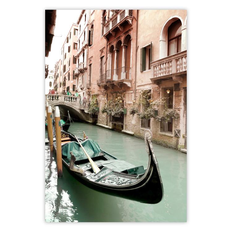 Recuerdo de Venecia - río y barcos en arquitectura urbana