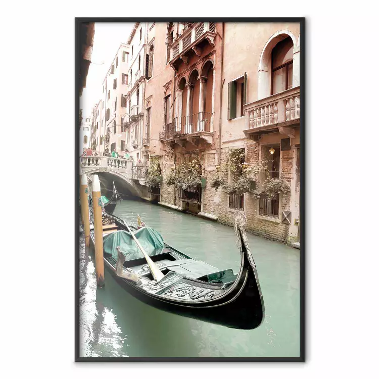 Recuerdo de Venecia - río y barcos en arquitectura urbana