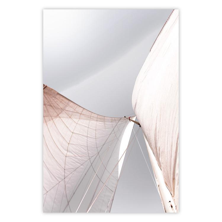 Vela soleada - composición marina clara con mástil de un velero