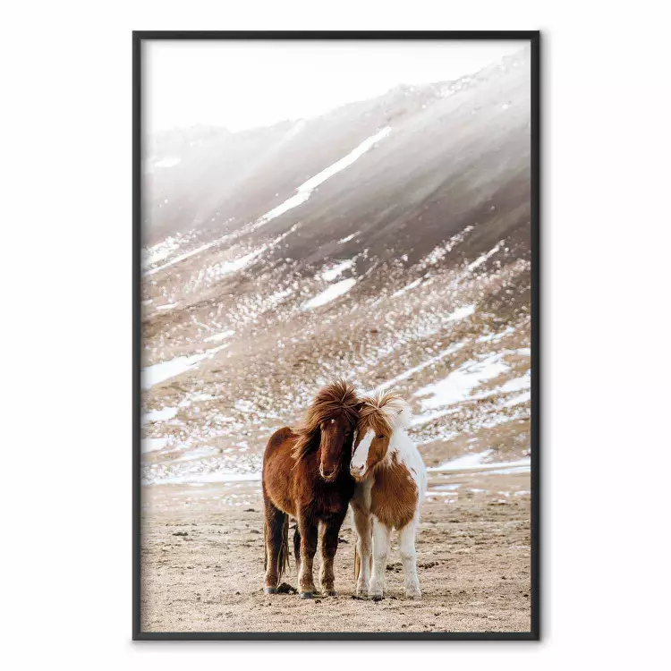 Amistad cálida - pareja de animales en paisaje montañoso