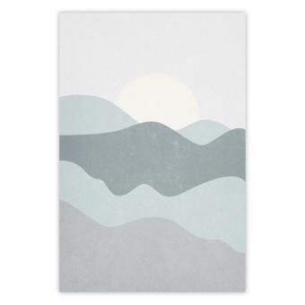Poster Sol sobre las montañas - paisaje gris de colinas sobre fondo de sol