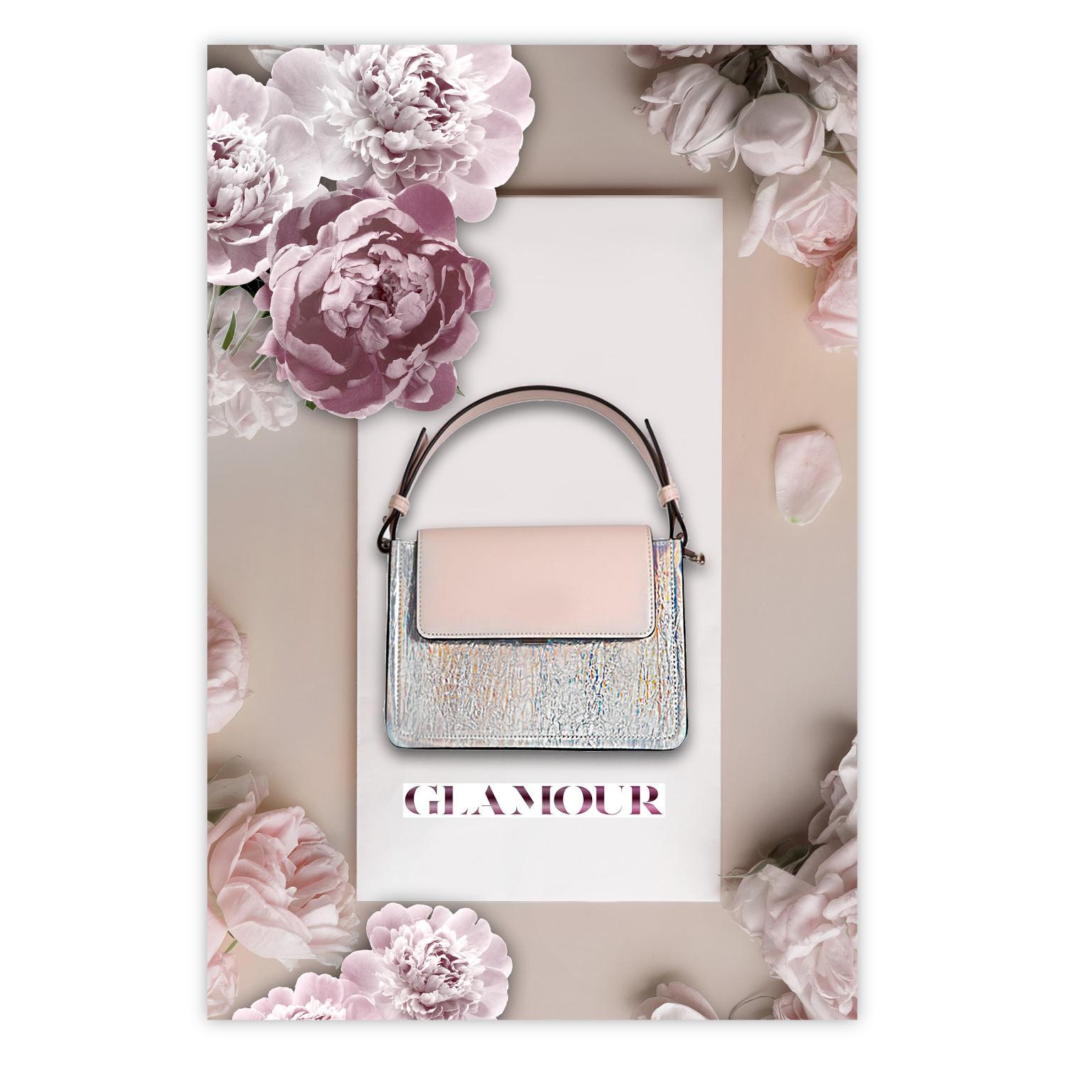 Poster Bolso elegante - bolso femenino sobre fondo claro rodeado de flores