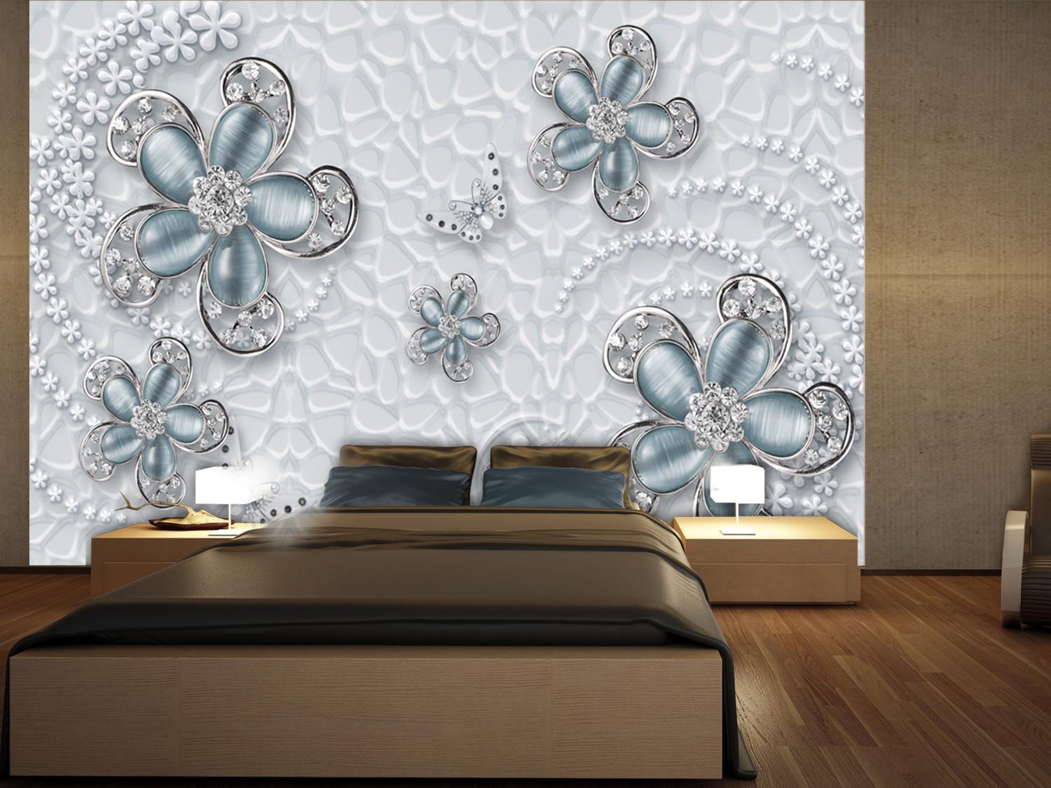 Fotomural decorativo Joyas en flores - abstracción con flores y mariposas sobre fondo gris