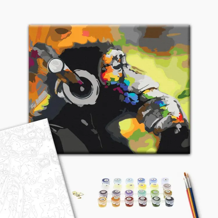 Mono de colores con auriculares