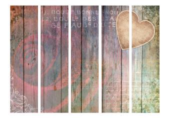 Biombo original Recuerdo tallado II (5 partes): corazón y rosa sobre fondo de madera