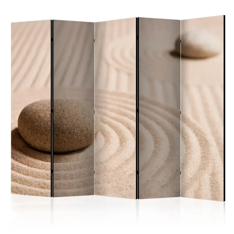 Sand and Zen II - dos piedras en una composición beige