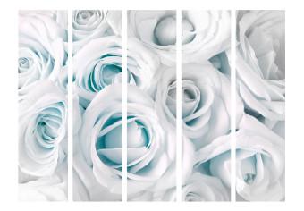Biombo barato Rosa satinada (turquesa) II - flores blancas con detalle azul