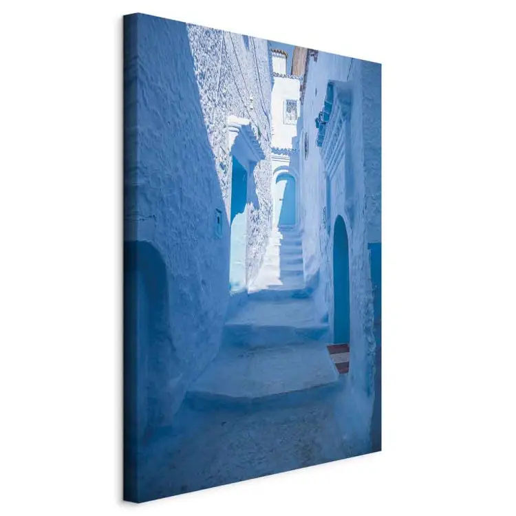 Arquitectura azul vertical - escalera árabe en Marruecos