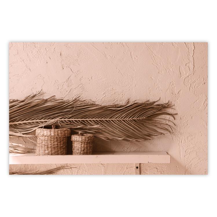 Composición marroquí - hoja de palma y cestas sobre fondo de pared
