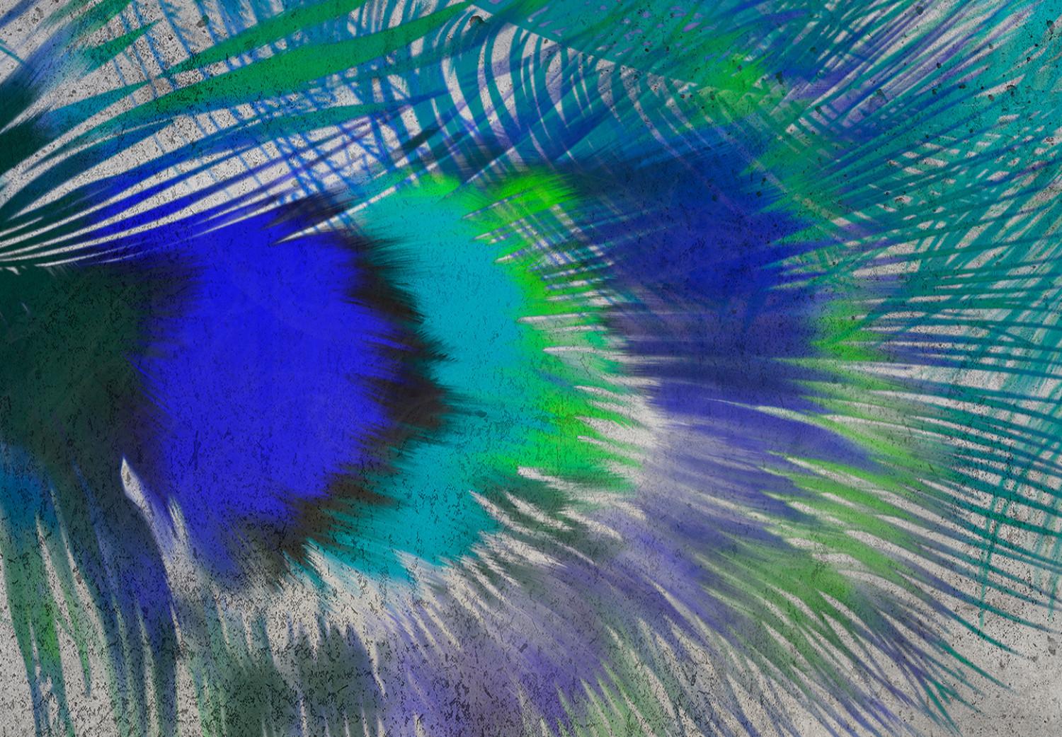 Fotomural a medida Motivo exótico - Plumas de pavo real azul en fondo de cemento gris