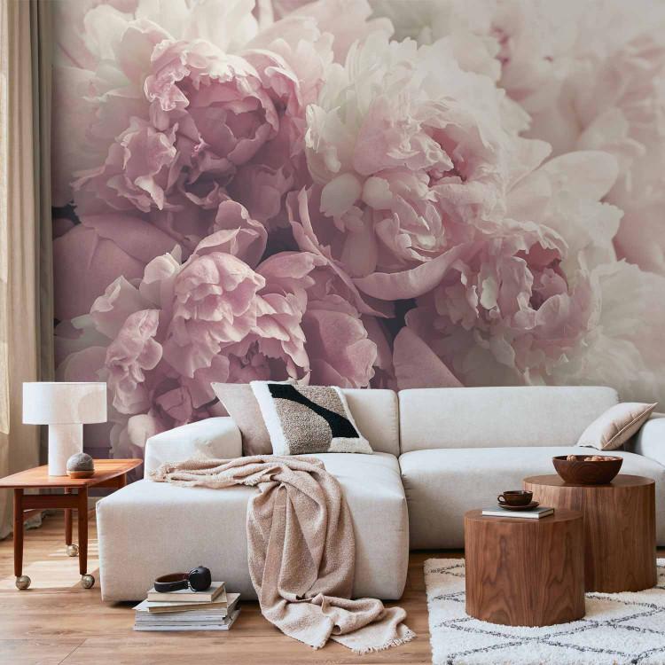 Composición de peonías en flor - con peonías rosas