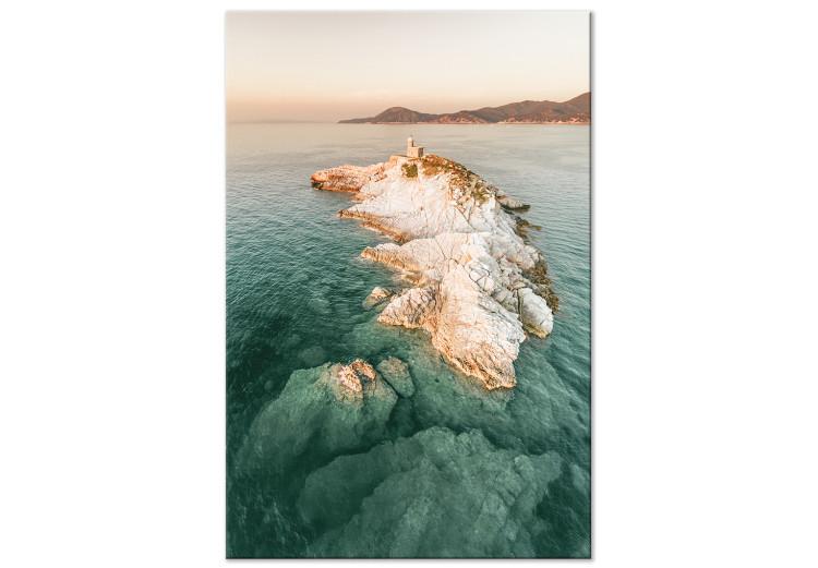 Isla de Scoglietto - foto a vista de pájaro de un faro y rocas