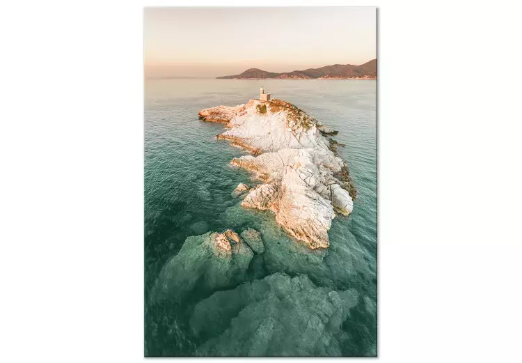 Isla de Scoglietto - foto a vista de pájaro de un faro y rocas