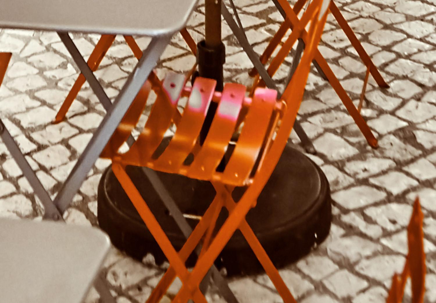 Cuadro Café italiano - foto de una calle estrecha con mesas y sombrillas