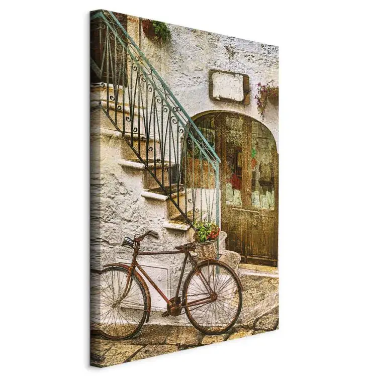 Bicicleta junto a la escalera de piedra - foto de una ciudad italiana