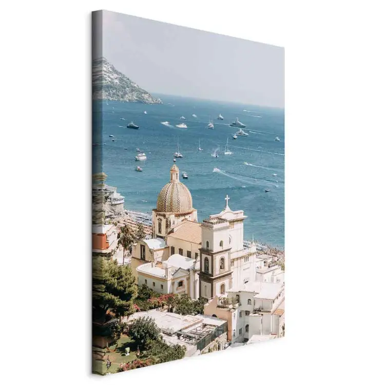 Vista de la costa - paisaje marino con arquitectura italiana