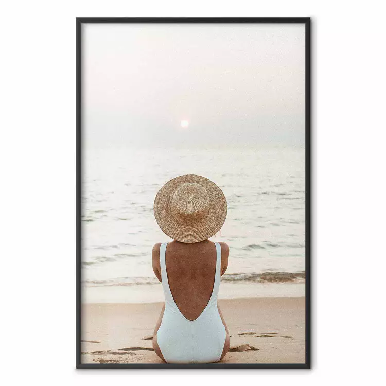 Relajarse playa - mujer en arena puesta sol