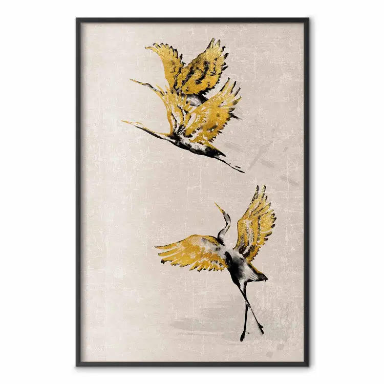 Grullas doradas: pájaros volando sobre un fondo beige en estilo bohemio escandinavo