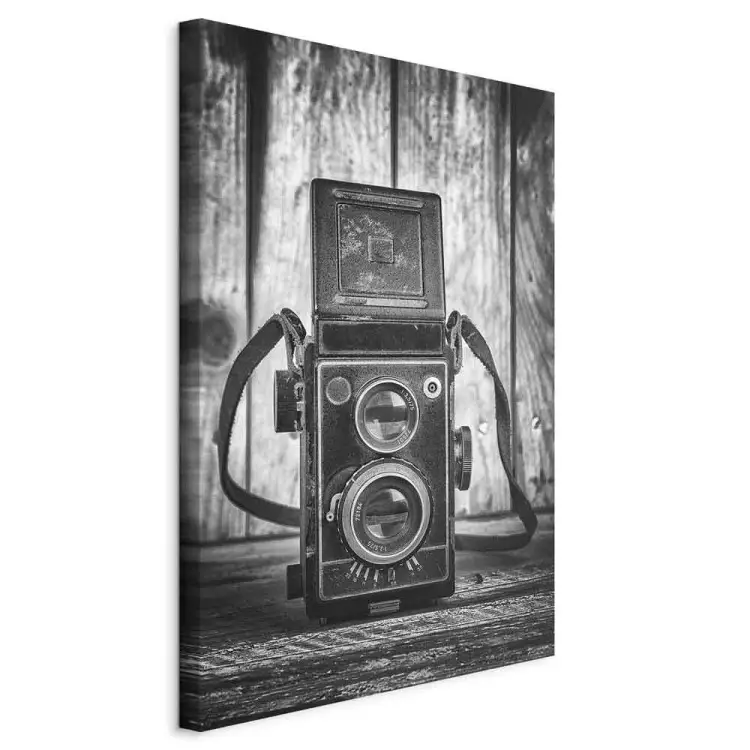 Cámara antigua - retro foto en blanco y negro con tablas en el fondo