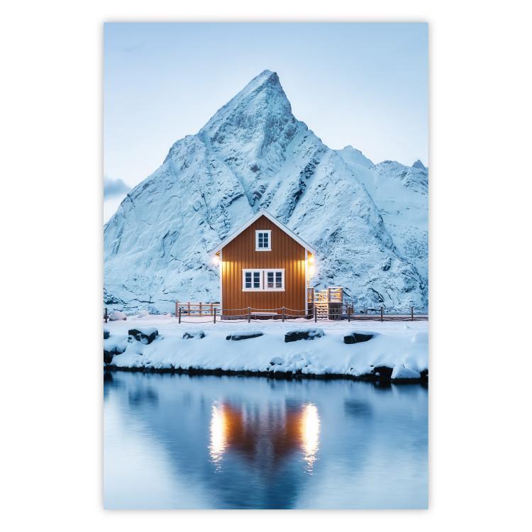 Casa en Noruega - paisaje invernal de montaña de casa pequeña