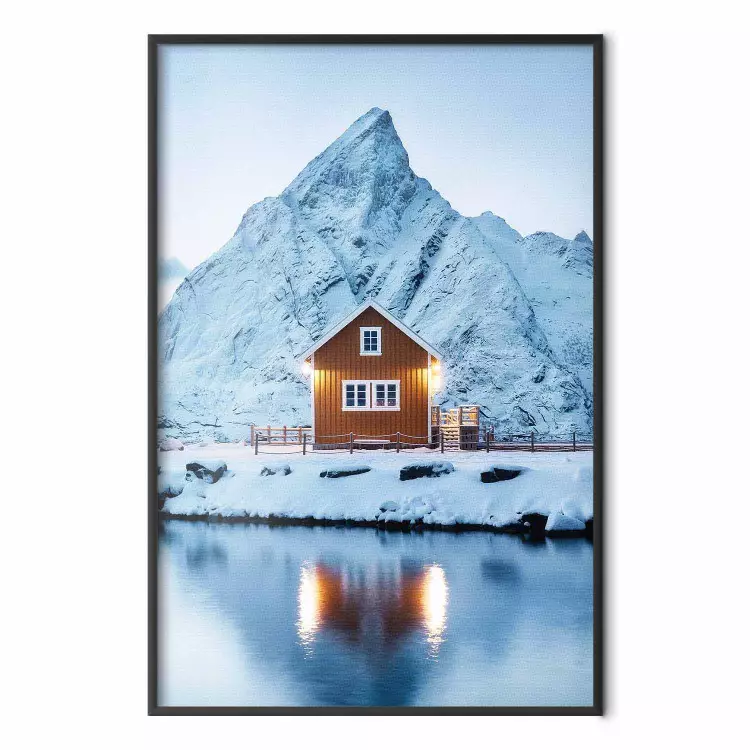 Casa en Noruega - paisaje invernal de montaña de casa pequeña