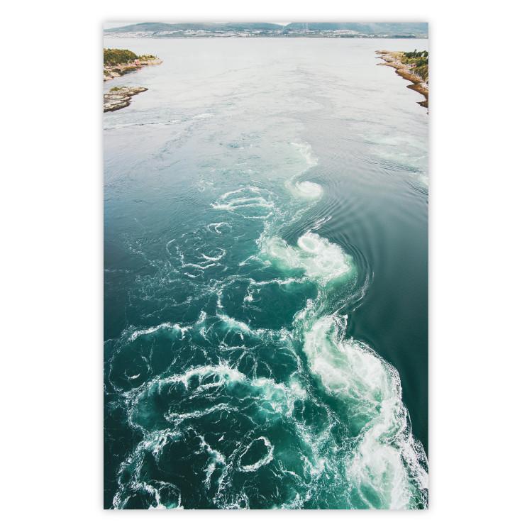Remolinos turquesas: paisaje de lago azul con pequeñas olas