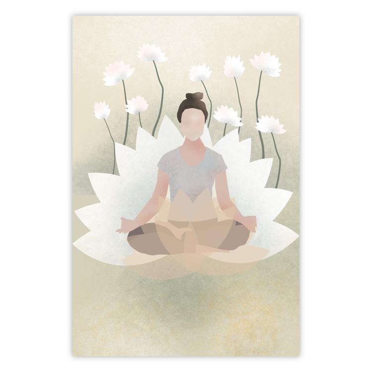Yoga del amor - mujer meditando entre flores