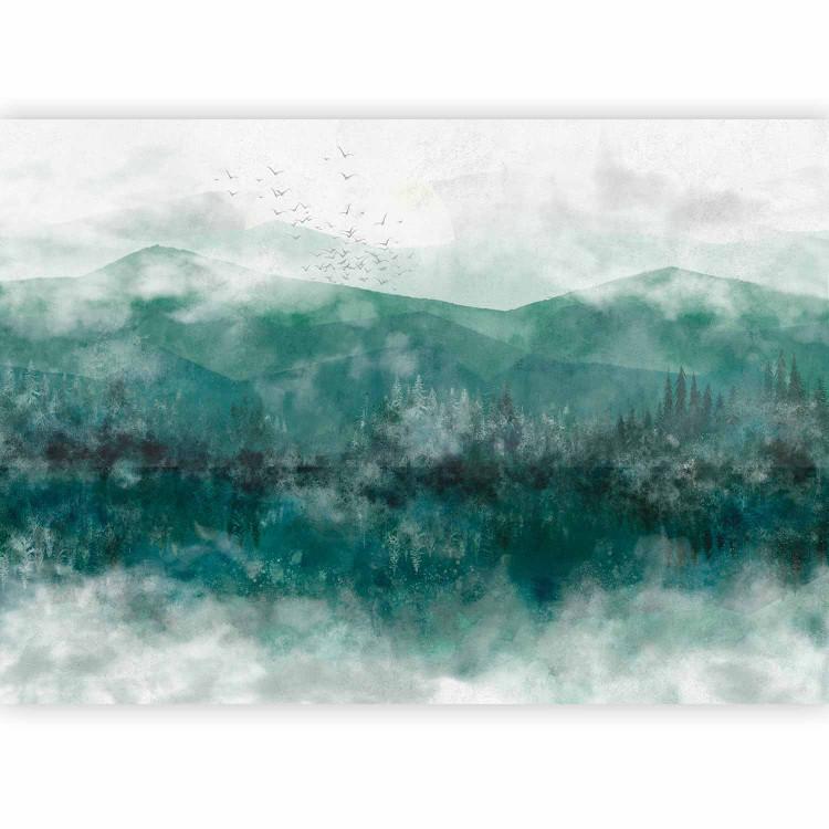 Colinas verdes con lago - paisaje montañoso en neblina