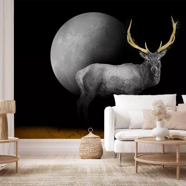 Fotomural a medida Ciervo en grises - animal con elementos dorados sobre fondo lunar