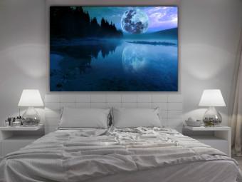 Cuadro decorativo Noche luminosa (1 parte) - luna azul sobre la superficie del lago