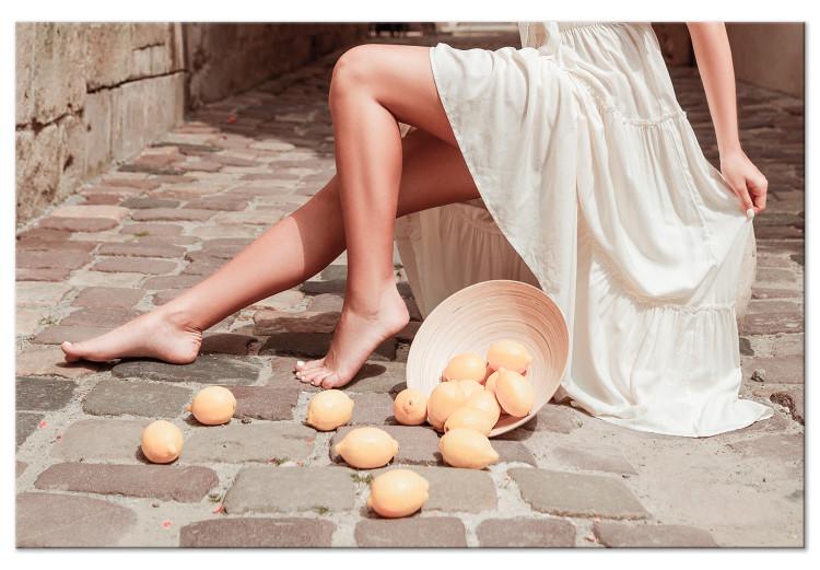 Limones al sol (1 parte) - piernas de mujer y frutas en el suelo
